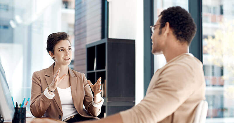 Two colleagues discussing ideas